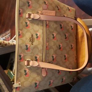 Coach Gallery tote bag in strawberry print